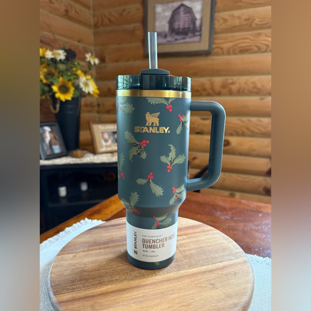 HOLIDAY BOTANICAL Stanley 40oz CHRISTMAS HOLLY Tumbler * SOLD OUT